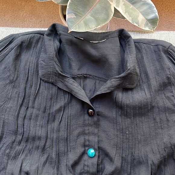 Vintage embroidered Floral Top with colorful buttons - Picture 13 of 17